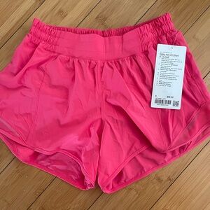 NWT Size 8 Lululemon Hotty Hot Shorts 4”